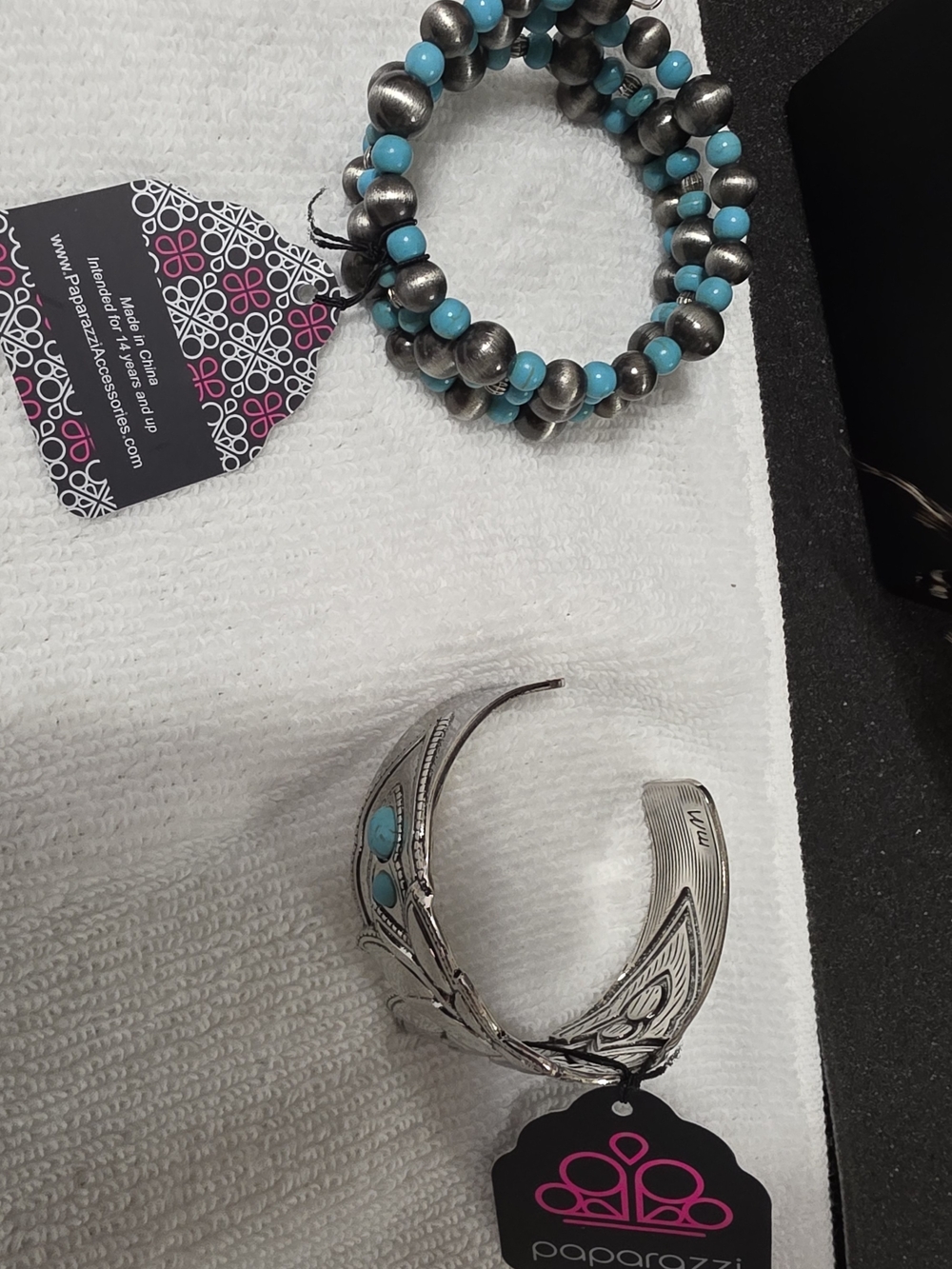 Lot of 24 Paparazzi Jewelry Pieces - Picture 4 of 13